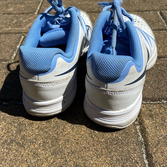 NIKE TENNIS/EVERYDAY SNEAKERS 👟💙 - Picture 4 of 5